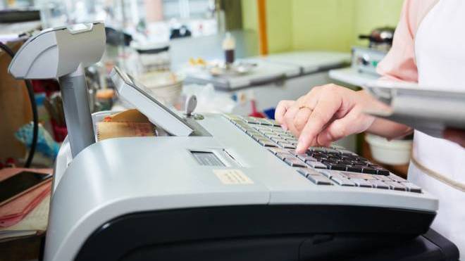 Σαρωτικοί έλεγχοι για πειραγμένες ταμειακές και αποδείξεις - Έφοδοι και στην Δυτ. Ελλάδα - Εξοντωτικά πρόστιμα για παρεμπόδιση