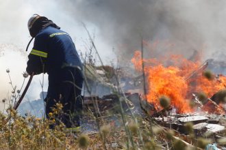 Πυροσβεστική: Σε ποιες περιοχές της χώρας μαίνονται τα πιο σοβαρά μέτωπα - Συνεχίζεται η μάχη με τις φλόγες
