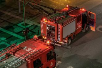 Πήλιο: Σε ηλικιωμένη από την Αυστρία ανήκει η απανθρακωμένη σορός – Έπιασε φωτιά το τζιπ μετά από τροχαίο