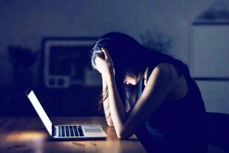 Απείλησε τη σύντροφό του ότι θα τη χτυπήσει και ότι θα δημοσιεύσει βίντεο ερωτικού περιεχομένου μαζί της