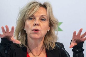 Η υφυπουργός Παιδείας της Γερμανίας Ντέρινγκ υποχρεώθηκε σε παραίτηση