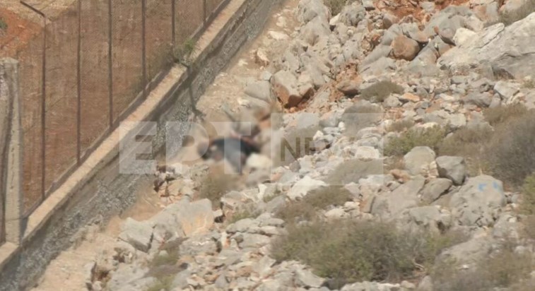 Μάικλ Μόσλεϊ: Βρέθηκε σε προχωρημένη σήψη, με το χέρι στο στήθος, πάνω στα βράχια - Ανοιχτά όλα τα σενάρια