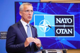 Γενς Στόλτενμπεργκ: Οι χώρες - μέλη του NATO δεν αντιμετωπίζουν άμεση στρατιωτική απειλή από τη Ρωσία