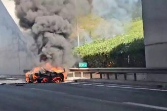 Super car αξίας 2,5 εκατ. ευρώ έγινε στάχτη στην Αττική Οδό