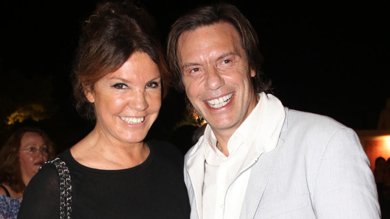 Στράτος Τζώρτζογλου για Βάνα Μπάρμπα: «Ήρθε στο γύρισμα με ένα διχτυωτό φόρεμα και πάθαμε εγκεφαλικό»