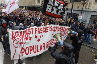 Ισχυρό κύμα διαμαρτυρίας στην Ευρώπη για την άνοδο της ακροδεξιάς - Μετά τη Γαλλία βγήκαν στους δρόμους και στις Βρυξέλλες