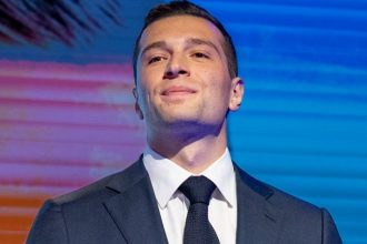 Γαλλία: Υποψήφιος για την πρωθυπουργία ο ηγέτης της ακροδεξιάς Ζ. Μπαρντελά