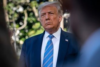 Ο Τραμπ υποστηρίζει ότι δεν είναι «ρατσιστής» γιατί έχει πολλούς «μαύρους φίλους»