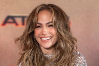 Η Τζένιφερ Λόπεζ στο σόου υψηλής ραπτικής του οίκου Christian Dior