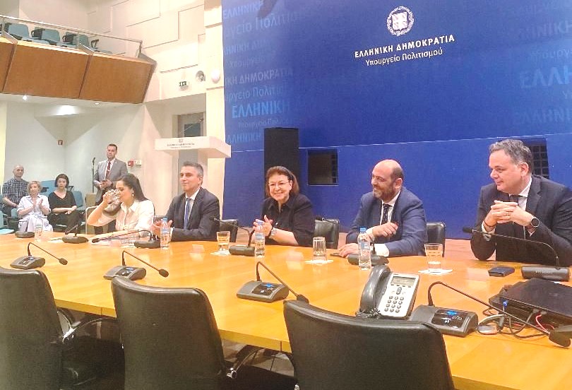 Τελετή παράδοσης - παραλαβής στο Υπουργείο Πολιτισμού: Ο Χρ. Δήμας παρέδωσε στον Ι. Φωτήλα - "Έχω θέληση να δουλέψω και να προσφέρω"