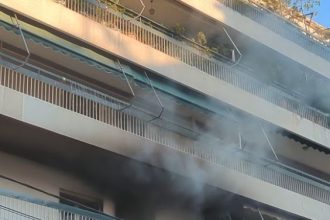 Τραγωδία στη Νέα Σμύρνη: Απανθρακώθηκε γυναίκα από την πυρκαγιά σε διαμέρισμα