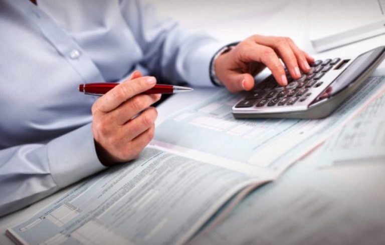 Φορολογικές δηλώσεις: Ένα εκατομμύριο φορολογούμενοι κινδυνεύουν με πρόστιμα - Λήγει η προσθεσμία