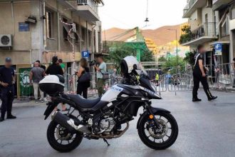 Δίωξη για πέντε κακουργήματα στους 74 συλληφθέντες για τους πυροβολισμούς έξω από το γήπεδο του Παναθηναϊκού