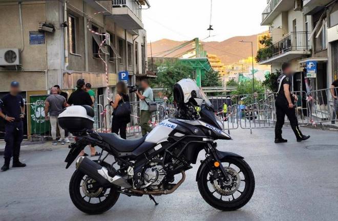 Δίωξη για πέντε κακουργήματα στους 74 συλληφθέντες για τους πυροβολισμούς έξω από το γήπεδο του Παναθηναϊκού