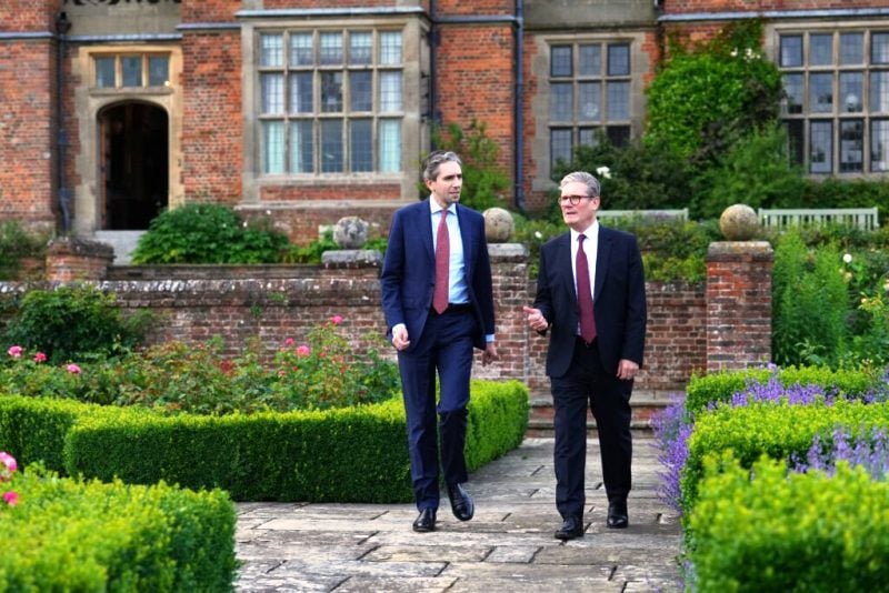 Κιρ Στάρμερ και Σάιμον Χάρις δεσμεύτηκαν να «αναθερμάνουν» τη συνεργασία των χωρών τους