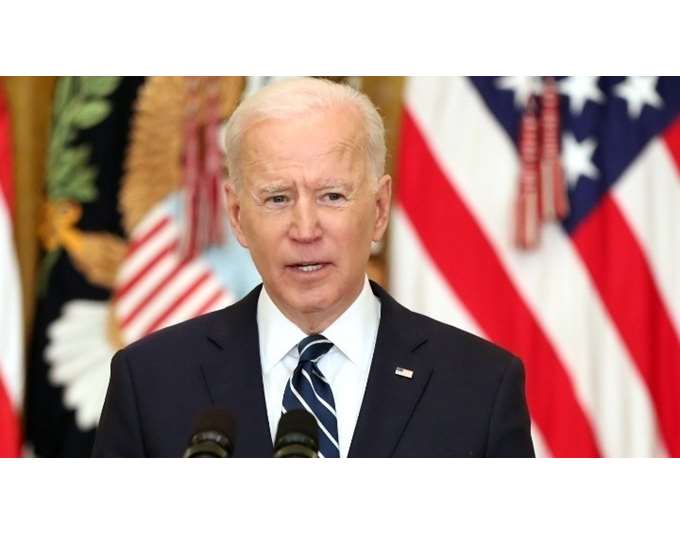 Τζο Μπάιντεν: Τα τρικ που χρησιμοποιεί η ομάδα του για να συγκαλύψει τις γκάφες του - Τα ειδικά παπούτσια για να μην πέφτει