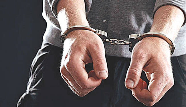 Εκβίαζαν ιδιοκτήτες καταστημάτων: Εμπλέκονται 14 άτομα, μεταξύ τους και δημοτικοί αστυνομικοί