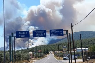 Μάχη με τις φλόγες στο Σοφικό Κορινθίας: Επιχειρούν ισχυρότατες δυνάμεις της Πυροσβεστικής - Βελτιωμένη η εικόνα