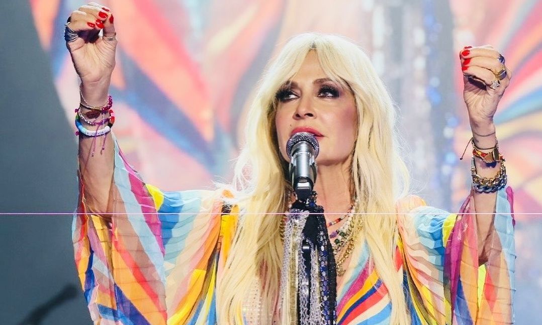 Άννα Βίσση: Γενικό μπλακ άουτ στη συναυλία της στα Χανιά - Απτόητη συνέχισε να τραγουδά ΒΙΝΤΕΟ