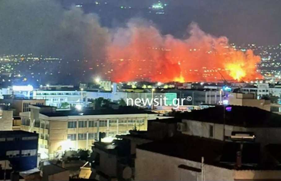 Φωτιά στην Αθήνα – Κάηκαν εργοστάσιο πλαστικών και εργοστάσιο χάρτου – Ήχησε το 112