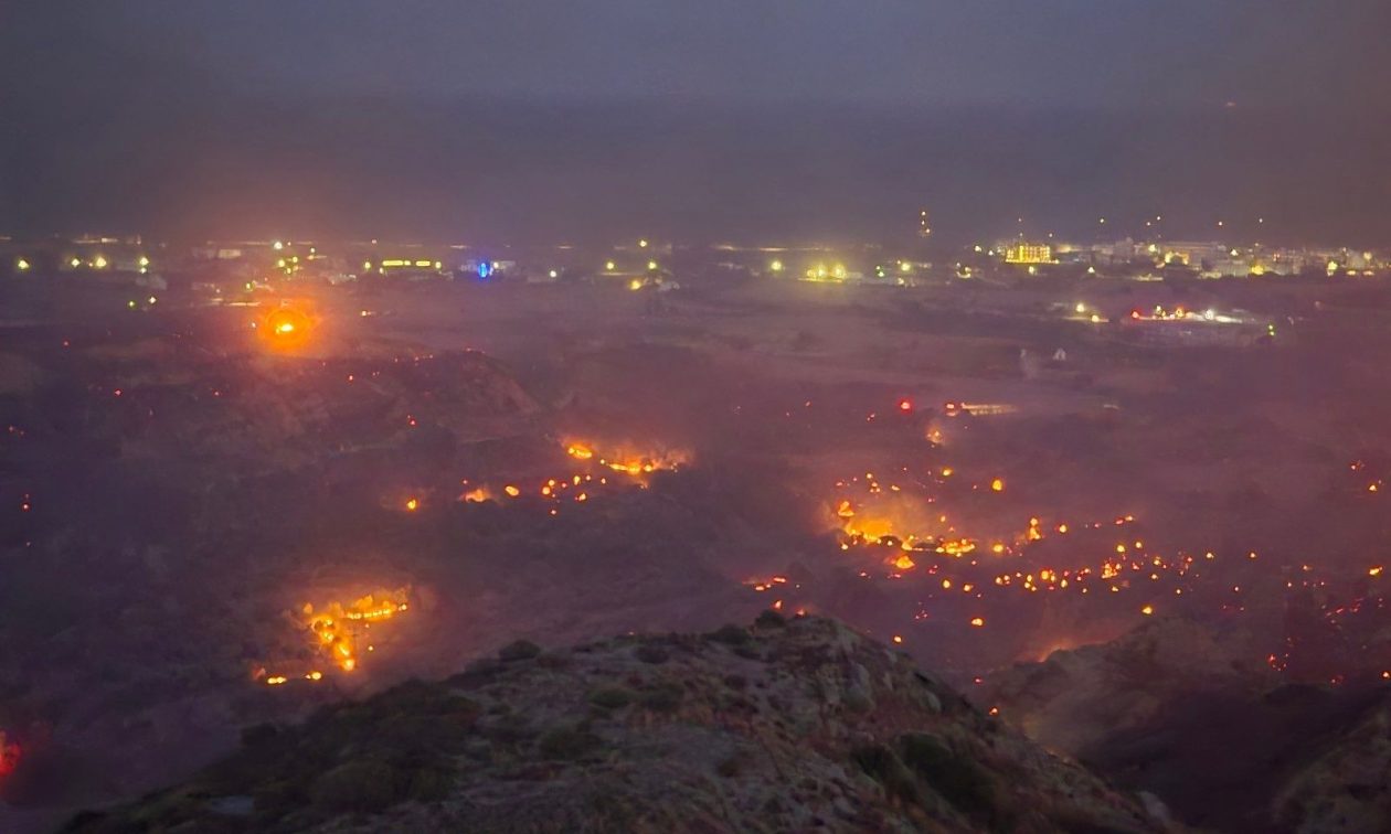 Σημάδια ύφεσης παρουσιάζει η φωτιά στην Κω – Ανεξέλεγκτη η πυρκαγιά στη Χίο