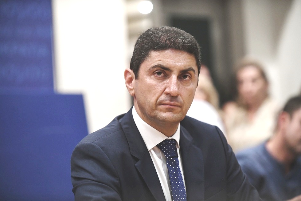 “Λήξαν” το θέμα με Αυγενάκη λέει ο υπάλληλος του αεροδρομίου - Ανακάλεσε τη μήνυση - "Ήταν ένταση της στιγμής στο πλαίσιο παρεξήγησης"