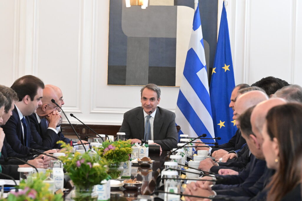 Έκτακτη σύσκεψη υπό τον Κ. Μητσοτάκη για τις αποκλίσεις στις τιμές χονδρικής ρεύματος