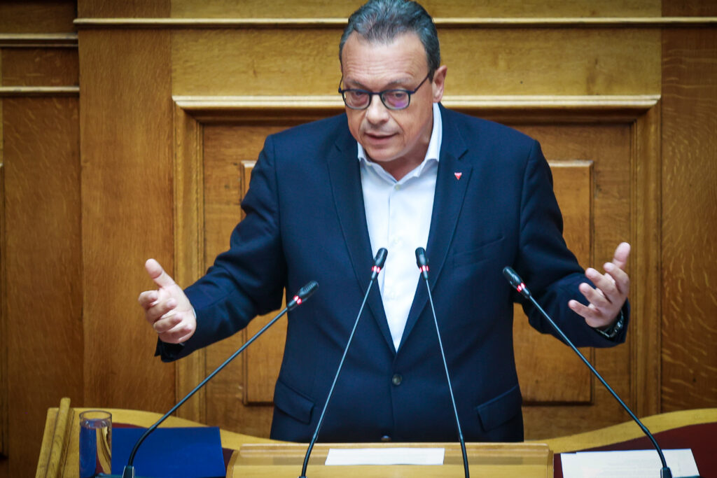 Σ. Φάμελλος: Να απαντήσει η κυβέρνηση στις αποκάλυψεις του ΣΥΡΙΖΑ για τη σύμβαση συγχώνευσης Attica και Παγκρήτιας Τράπεζας