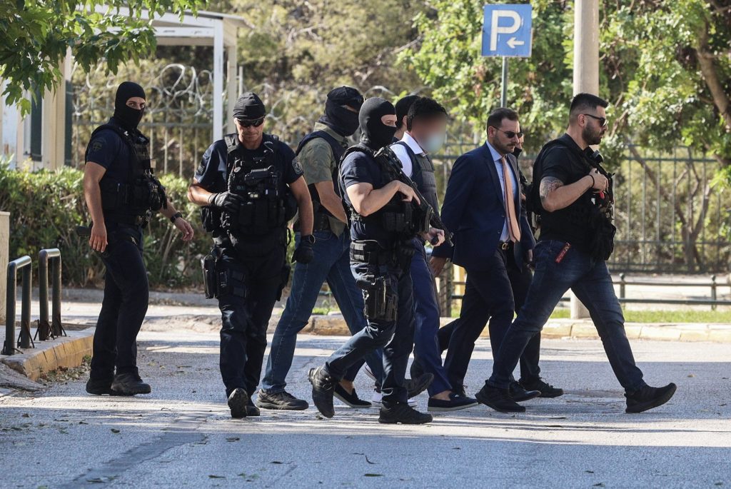 Δολοφονία τοπογράφου στο Ψυχικό: «Θα σε σκοτώσω και μετά θα αυτοκτονήσω» – Τα απειλητικά μηνύματα του 44χρονου συλληφθέντα στην πρώην σύντροφό του