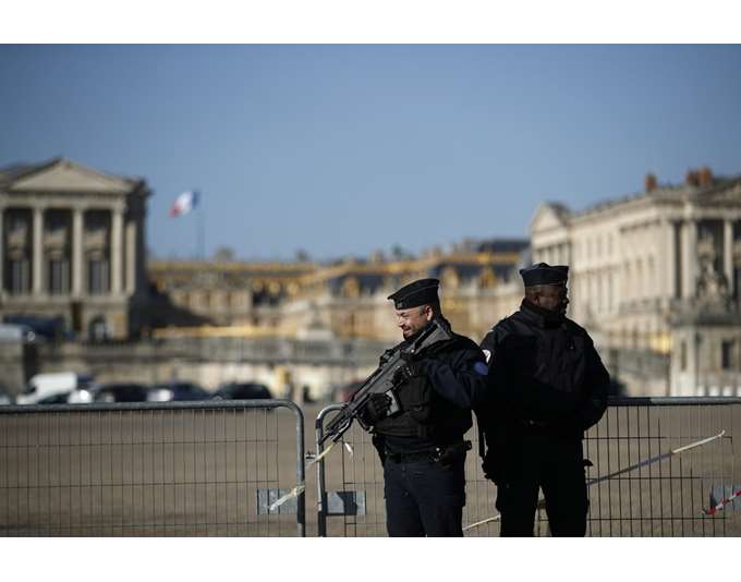 Γαλλία: Λήξη συναγερμού στις Βερσαλλίες - Αναφορές για καβγά με μαχαίρι