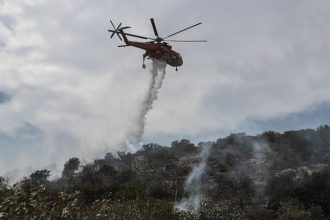 Έσβησε η φωτιά στον Ασπρόπυργο Αττικής στη θέση Λάκκα Κυρίλλου