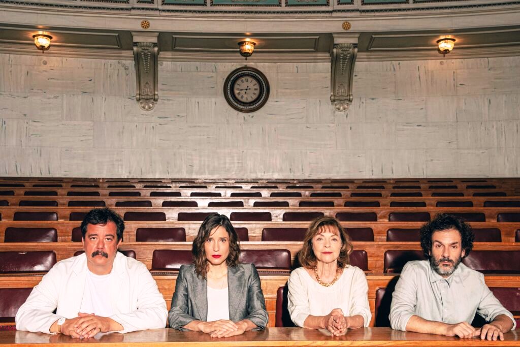 «Ετυμολογίες»: Το νέο έργο του Ευθύμη Φιλίππου στο Μέγαρο της Παλαιάς Βουλής