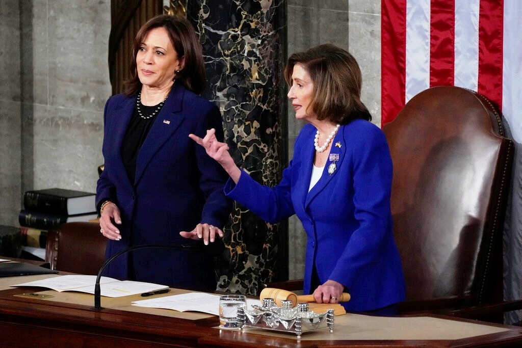 Η Πελόζι στηρίζει την υποψηφιότητα της Καμάλα Χάρις