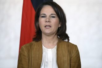 Η ουγγρική κυβέρνηση ακύρωσε ραντεβού με την Γερμανίδα ΥΠΕΞ, Αναλένα Μπέρμποκ