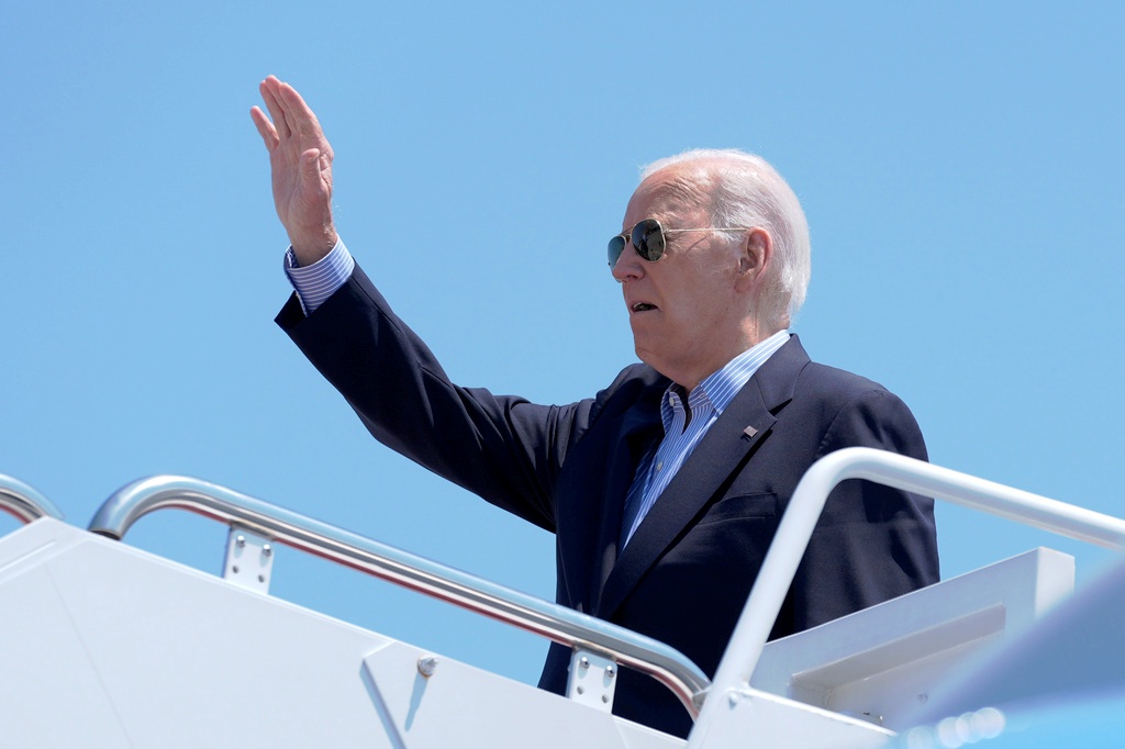 «Ο Τζο Μπάιντεν παραμένει “απολύτως” εντός προεδρικής κούρσας» λέει η επικεφαλής της προεκλογικής του εκστρατείας