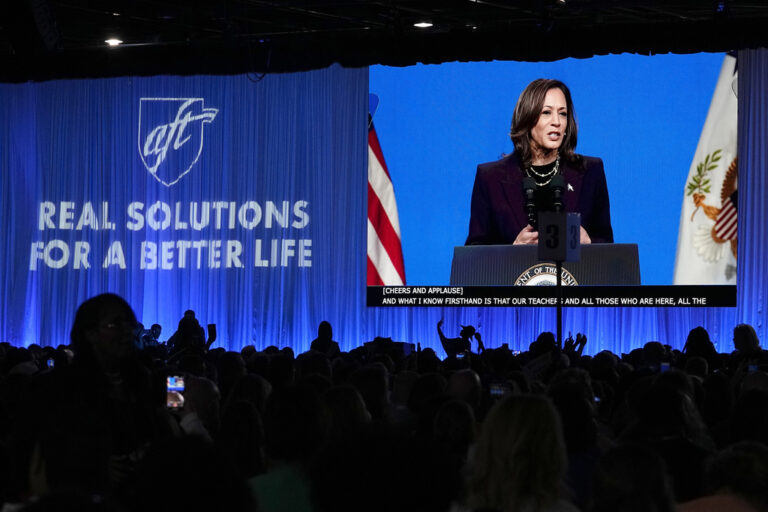 ΗΠΑ: Η πρώτη δημοσκόπηση μετά την αποχώρηση Μπάιντεν – Η Χάρις κλείνει την ψαλίδα με τον Τραμπ