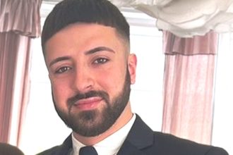 Παγκόσμιο ΣΟΚ: Όλη η Βρετανία ψάχνει αυτόν τον άνδρα - Σκότωσε με βαλλίστρα τη σύζυγο και τις δύο κόρες σχολιαστή του BBC (ΒΙΝΤΕΟ)