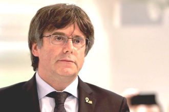 Ισπανία: Στο αρχείο από το Ανώτατο Δικαστήριο υπόθεση “τρομοκρατίας” σε βάρος του Καταλανού ηγέτη Κάρλες Πουτζδεμόν