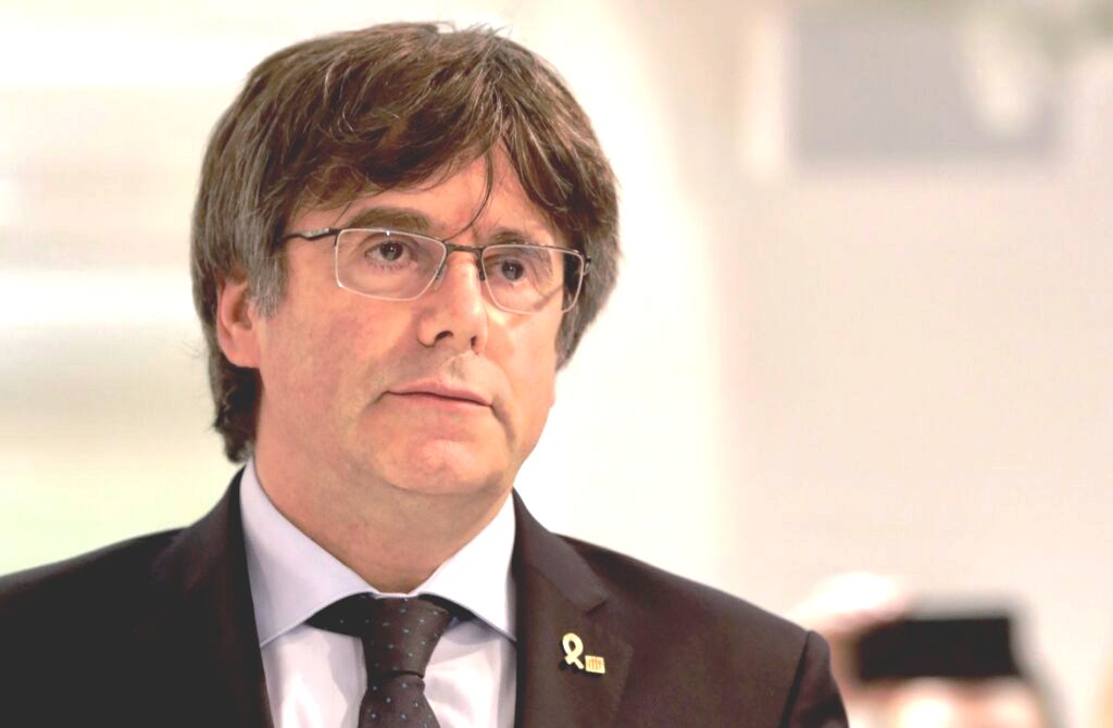 Ισπανία: Στο αρχείο από το Ανώτατο Δικαστήριο υπόθεση “τρομοκρατίας” σε βάρος του Καταλανού ηγέτη Κάρλες Πουτζδεμόν