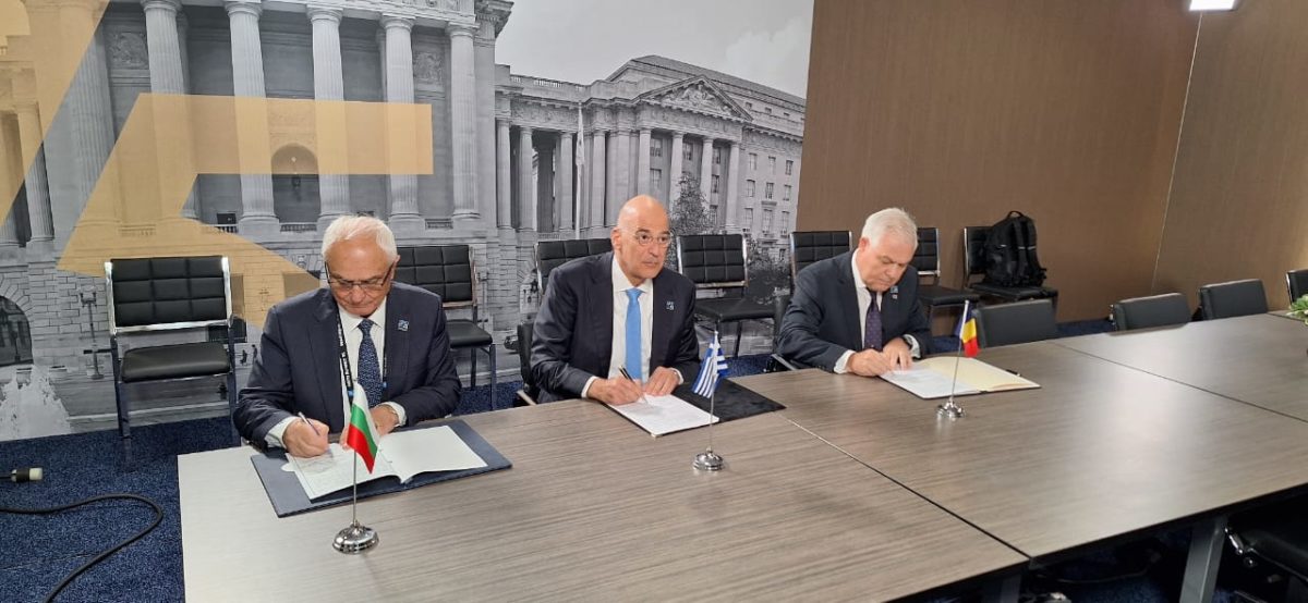 Ο Δένδιας υπέγραψε Επιστολή Προθέσεων με Βουλγαρία και Ρουμανία για τη δημιουργία στρατιωτικού διαδρόμου