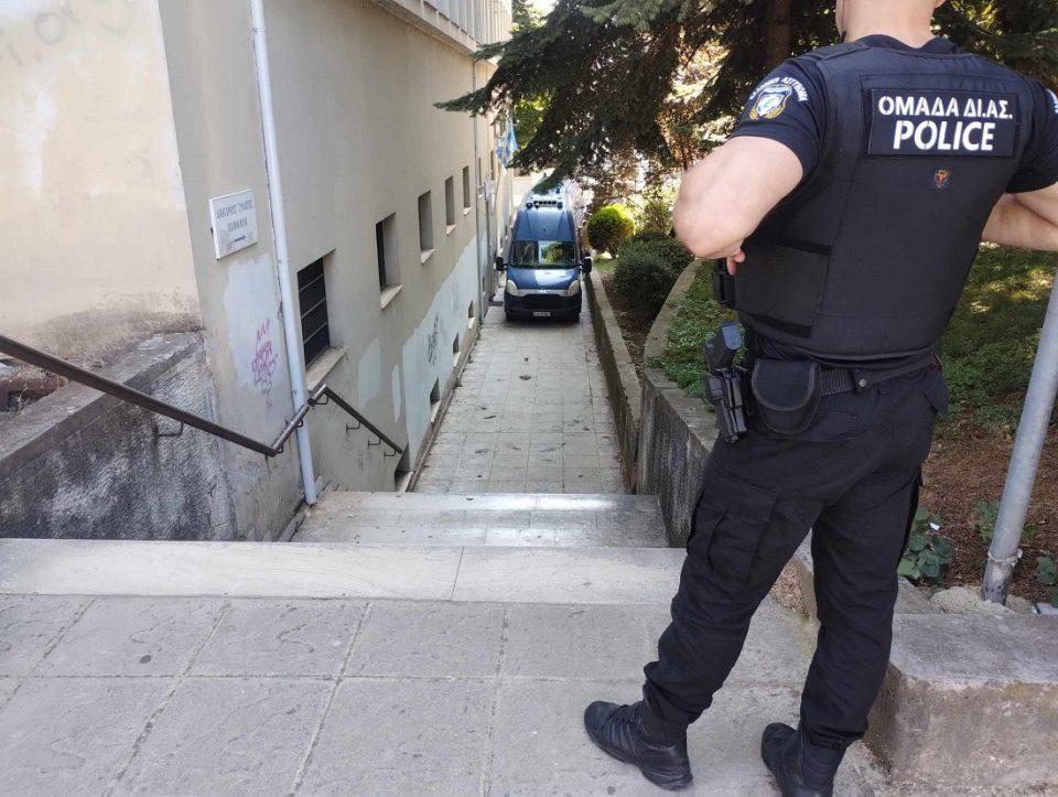 Προφυλακιστέος και ο αστυνομικός για την υπόθεση των φυλακών Ιωαννίνων