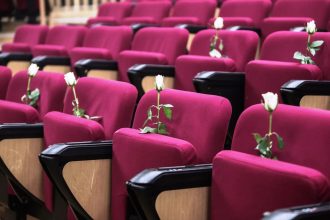 Δίκη για το Μάτι: Παρουσία 14 εκ των 21 κατηγορουμένων ξεκίνησε η δίκη - Διέκοψε για την Τρίτη το δικαστήριο