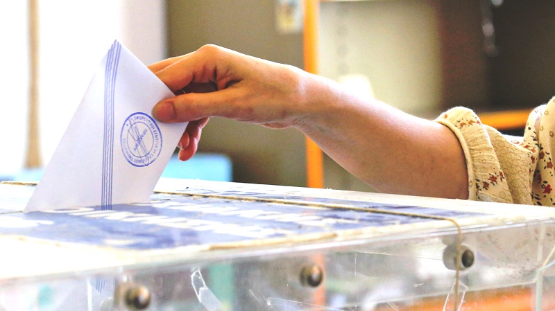 Η πρώτη δημοσκόπηση μετά τις ευρωεκλογές: Πάνω από 30% και πάλι το ποσοστό της ΝΔ, κάτω ο ΣΥΡΙΖΑ, στάσιμο το ΠΑΣΟΚ