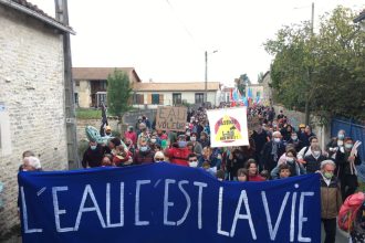 Γαλλία: Μαίνεται ο «πόλεμος του νερού» -Συγκρούσεις διαδηλωτών και αστυνομίας στα δυτικά εν μέσω λειψυδρίας