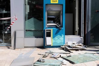 Κακοποιοί με βαρύ οπλισμό ανατίναξαν ΑΤΜ τα ξημερώματα