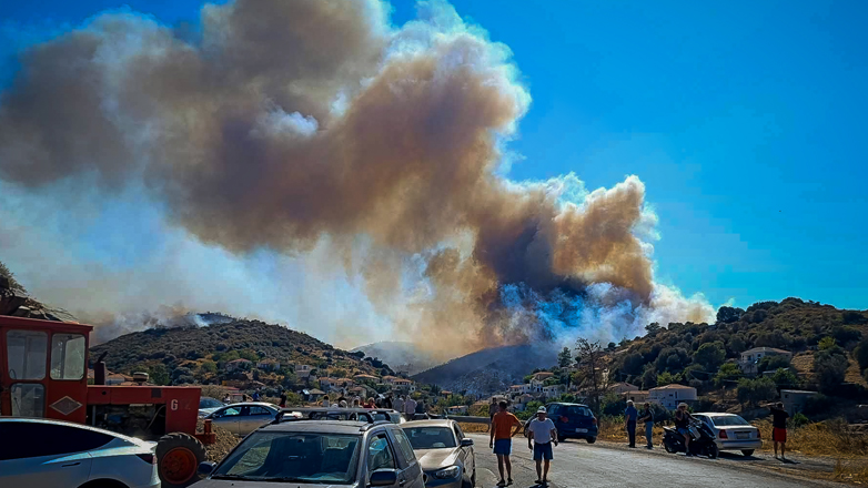 Συνεχίζεται η μάχη με τις φλόγες στην Εύβοια