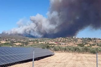 Μεγάλη φωτιά στην Εύβοια: Νέα μηνύματα του 112 - Εκκενώνονται 3 περιοχές, στις φλόγες κινητή πυροσβεστική μονάδα (ΦΩΤΟ)