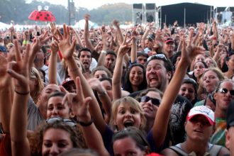 Το πείραμα που αποκάλυψε τι θα συνέβαινε αν όλοι οι άνθρωποι στη Γη χοροπηδούσαν την ίδια στιγμή (vid)