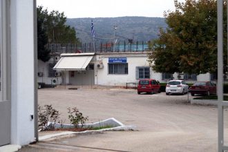 «Ένα μύριο καθαρό στην τσέπη, δεν θα μας πιάσουν, κρύψτα κάπου»: Οι διάλογοι που έκαψαν το κύκλωμα στις φυλακές Ιωαννίνων