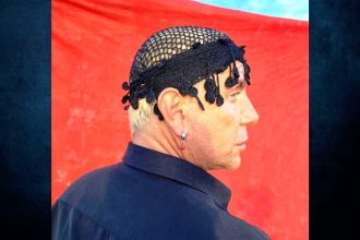 Γιώργος Μαζωνάκης: Με κρητικό σαρίκι στο Instagram